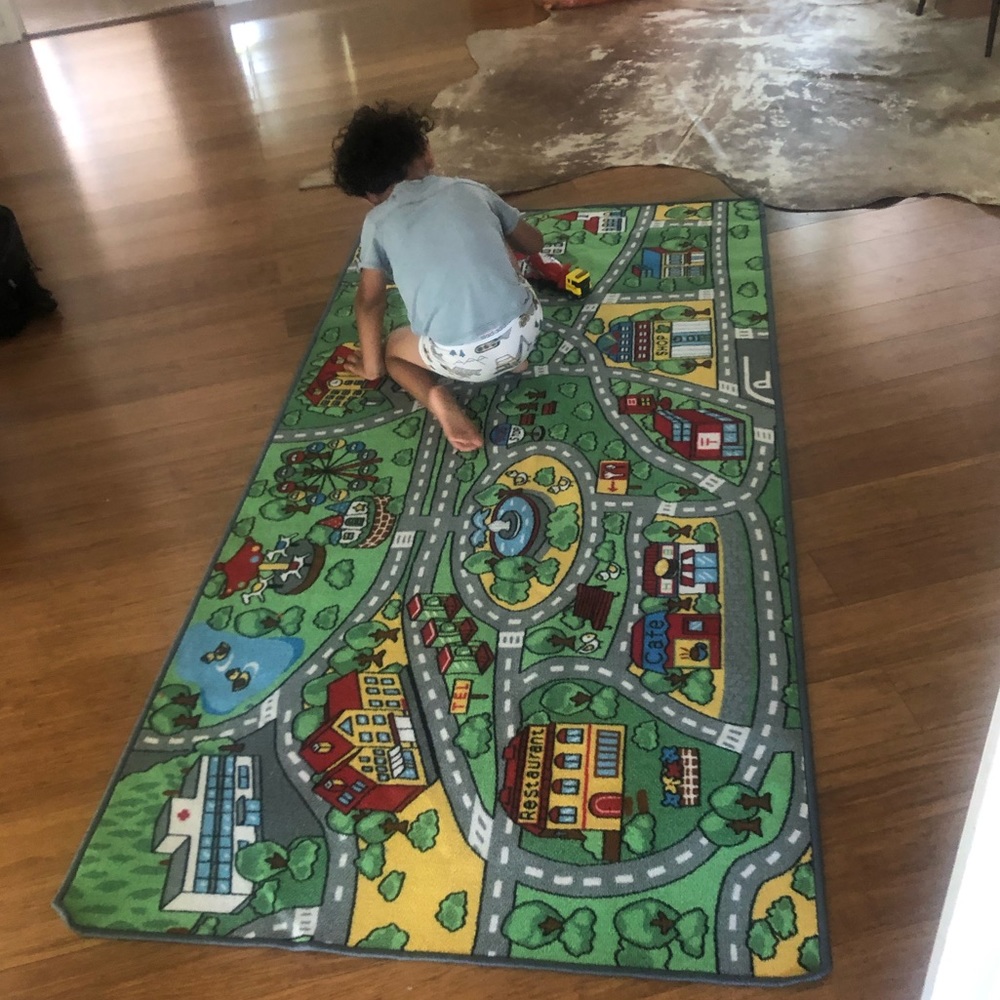 Large play area rug / child carpet NEW 🚘